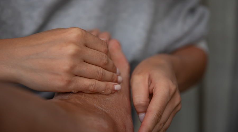 脚底按摩，缓解疲劳，改善睡眠还能促进血液循环