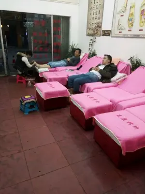 足康专业修脚的logo