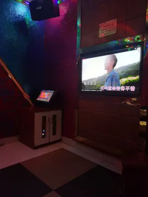 自由空间KTV的logo