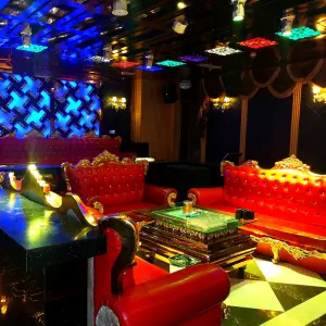 爱秀·火锅·主题KTV·BAR的logo