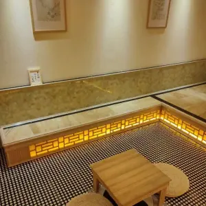 温如玉汗蒸馆的logo