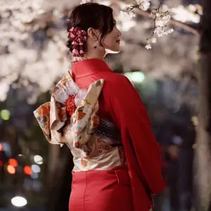 月半弯·日式Spa·Massage·采耳的logo