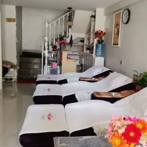 社区足疗店（花果园半山小镇X区店） title=