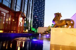 沈园堂陆公馆园林式影院足道的logo