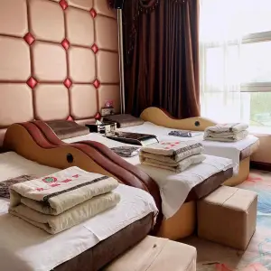 重庆家富富侨（红专路店）的logo