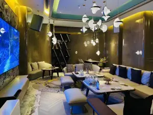 金圣量贩式KTV的logo