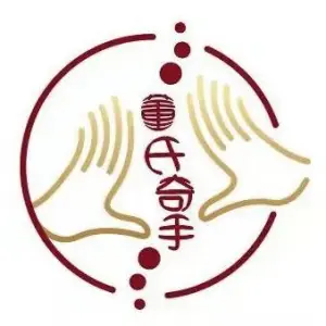 董氏奇手推拿的logo