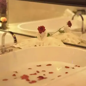 懿耳轩推拿足浴的logo