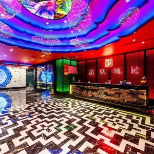 高调纯K（龙华壹方店）的logo